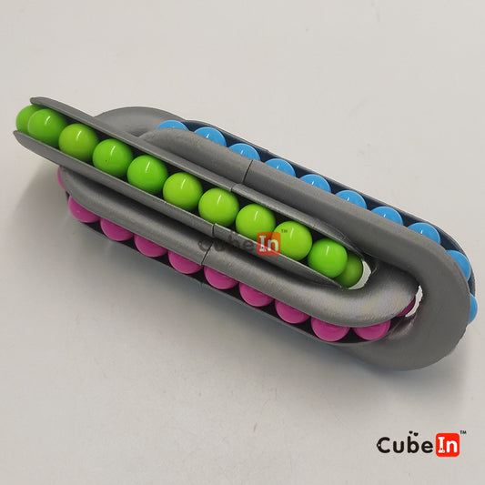 Oskar Over & Under 3-loop Chain Puzzle